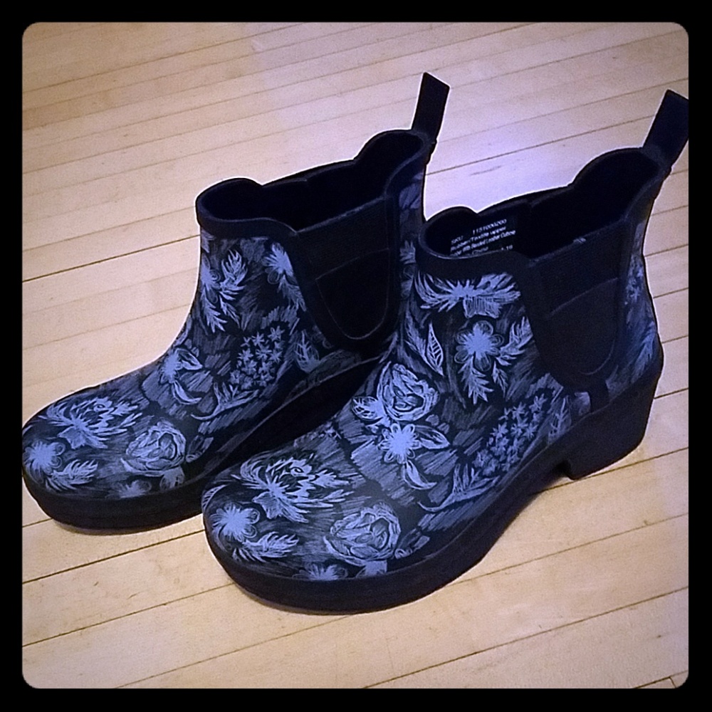 Dansko Rosa Rain boots EUC